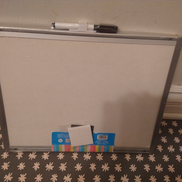 Dry erase calendar - Picture 2 of 4